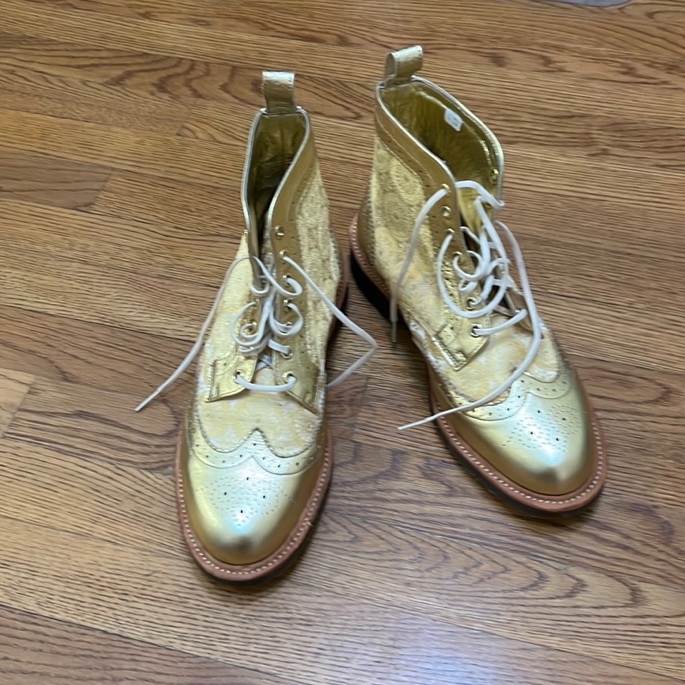 Barely worn gold Dr. Martens size US Womens 10